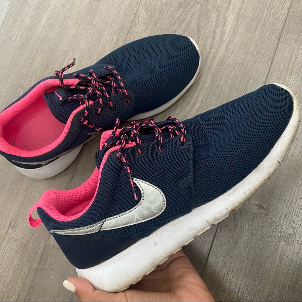 Women's Nike Roshe Sneakers